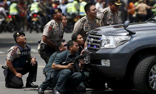 Nổ bom, đấu súng tại thủ đô Indonesia, nhiều người thiệt mạng