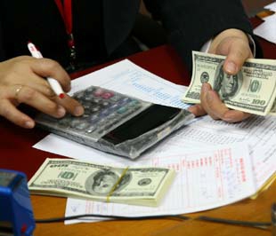 Cẩn trọng với báo cáo lợi nhuận ngân hàng