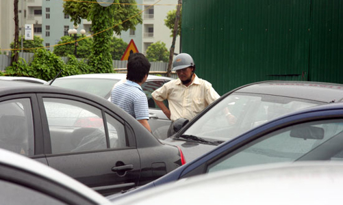 Thị trường ôtô chông chênh chờ “chốt”