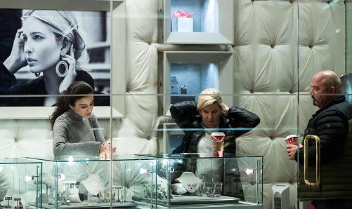 Thương hiệu Trump bắt đầu chịu “hậu quả” vì Tổng thống Mỹ