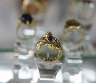 Giá vàng, giá dầu lao dốc mạnh, USD phục hồi