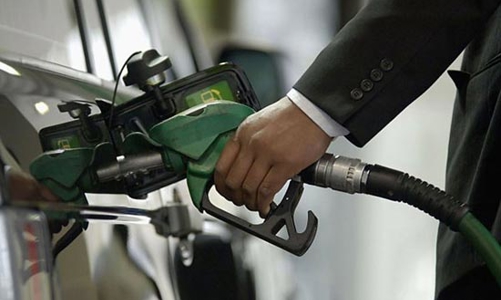 Bão Mexico đẩy giá xăng, dầu nâng nhẹ