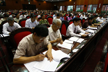 “Sóng” giao thông giữa nghị trường