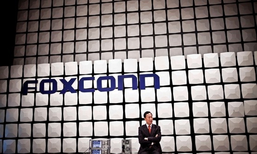 Thấy gì từ vụ Foxconn bất ngờ thâu tóm cổ phần Sharp?
