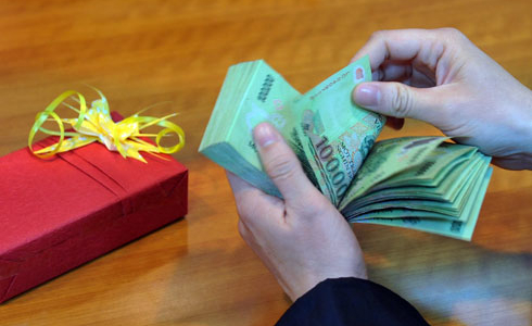 Quà biếu bằng tiền phải chịu thuế thu nhập cá nhân?