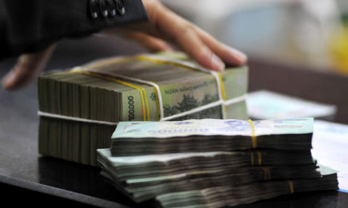 Ngân hàng rút lãi suất tất cả các khoản vay cũ về tối đa 15%/năm