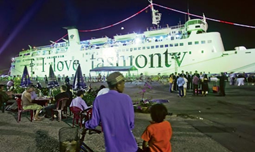 Nhập siêu: 12 đồng hàng hoá, 1 đồng dịch vụ