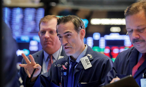 Cổ phiếu bán lẻ kéo Dow Jones và S&P 500 tuột khỏi mức kỷ lục