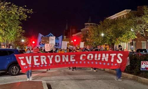 Người Mỹ đổ xuống đường biểu tình sau ngày bầu cử