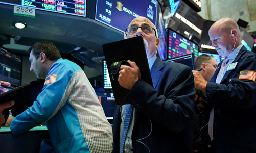 Covid-19 leo thang khiến chứng khoán Mỹ tuột khỏi mức kỷ lục