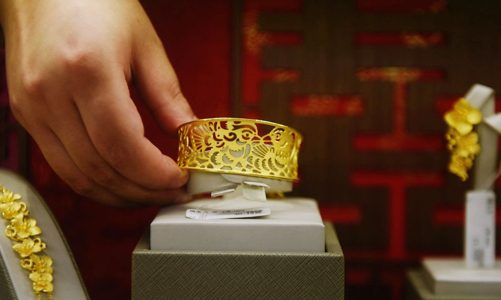 Vàng thế giới lao dốc “chóng mặt”, trong nước “bay” 700.000 đồng/lượng