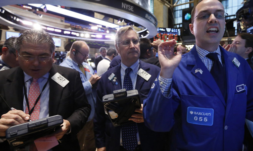 Giằng co giữa số liệu  việc làm u ám và gói kích cầu mới, S&P 500 vẫn lập đỉnh lịch sử