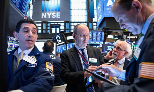 S&P 500 giảm 3 phiên liên tiếp, Nasdaq lập kỷ lục