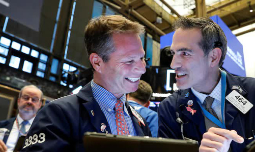 Chứng khoán Mỹ lập kỷ lục nhờ gói kích cầu được ký