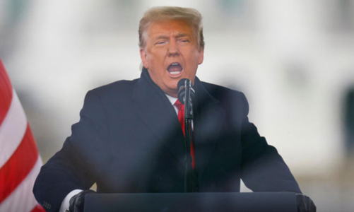 Facebook, Twitter đồng loạt khóa tài khoản của ông Trump