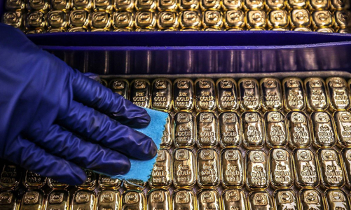 Vàng thế giới lao dốc hơn 4%, trong nước “bay” tiếp 400.000 đồng/lượng