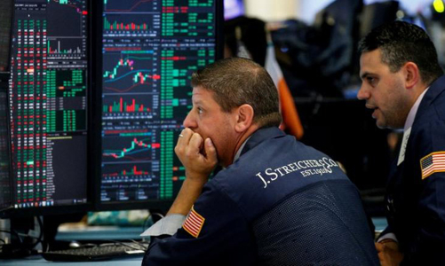 Cổ phiếu ngân hàng, dầu khí kéo chứng khoán Mỹ tụt điểm