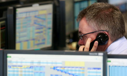 Chứng khoán toàn cầu “dùng dằng” vì số ca nhiễm Covid-19 tăng mạnh