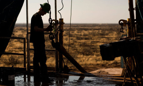 Các quỹ đầu cơ đang đặt cược vào dầu thô, đẩy giá tăng mạnh