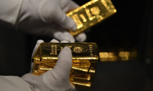 Khai xuân, vàng trong nước lao dốc theo giá thế giới, USD tăng vọt