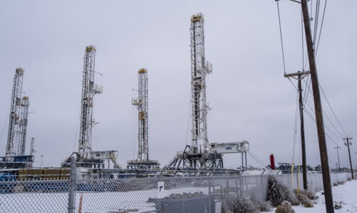 Texas chuẩn bị khởi động lại các mỏ, giá dầu tiếp tục giảm