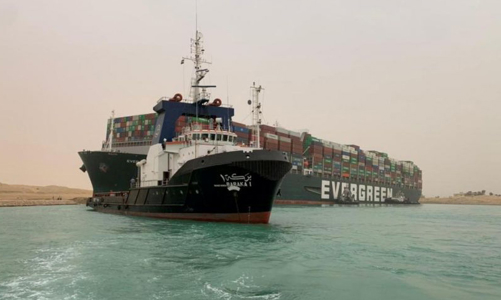 Giá dầu tăng 6% vì kênh đào Suez tắc nghẽn