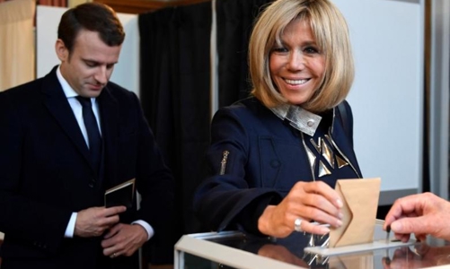 Vai trò bà vợ hơn 24 tuổi trong chiến thắng của tân Tổng thống Pháp