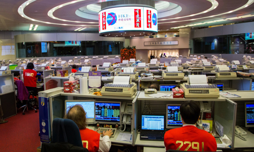 Cổ phiếu lao dốc, 3 tỷ phú Hồng Kông gần trắng tay sau một ngày