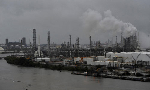 Giá xăng ở Mỹ tăng mạnh vì siêu bão Harvey