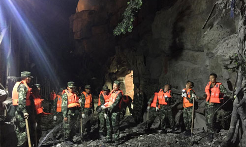 Động đất ở Trung Quốc, hàng trăm người thương vong