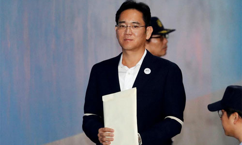 Người thừa kế Samsung ngày càng giàu dù trong tù