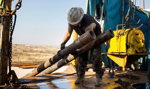 Thế giới có thể sắp thoát cảnh thừa dầu