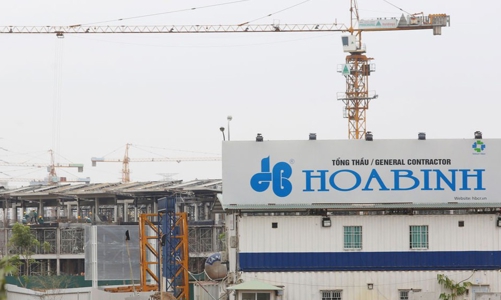 Người nhà Chủ tịch HBC giao dịch chui cổ phiếu