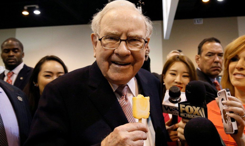 Điều hành đế chế đầu tư 40 năm, Warren Buffett nhận lương bao nhiêu?