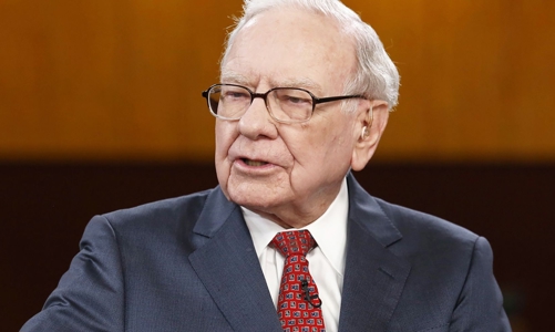 Warren Buffett làm gì khi cổ phiếu rớt giá?
