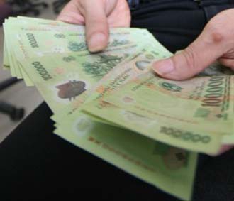 Thưởng Tết: Kẻ khóc, người cười