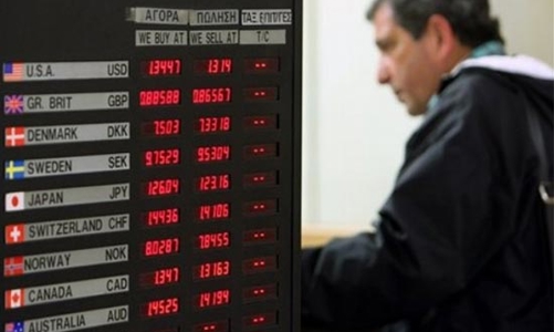 Giá vàng lình xình, USD “chợ đen” tăng giá