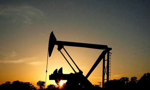 Dầu thô giảm giá nhẹ, xăng đi ngang