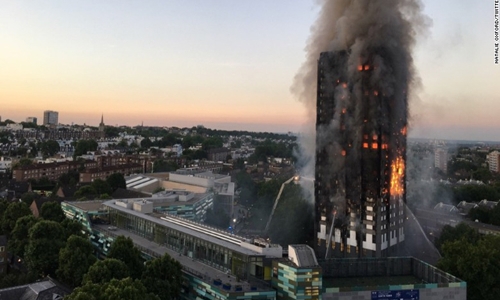 [Video] Cháy lớn tại chung cư 27 tầng ở London
