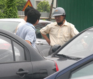 Ôtô nội tiếp tục “đổ đèo”