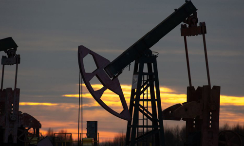 Hai tháng đầu năm, giá dầu tăng gần 30%