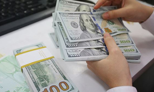 Sau gần 1 năm neo giữ, Ngân hàng Nhà nước hạ giá mua USD