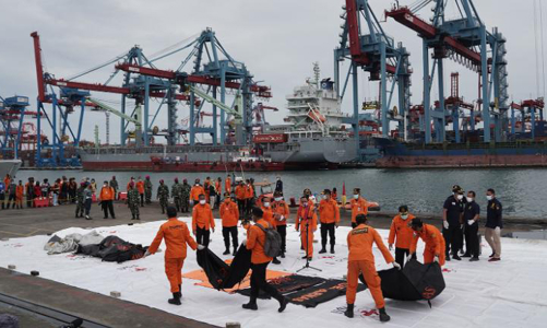 Hiện trường máy bay rơi làm 62 người chết ở Indonesia