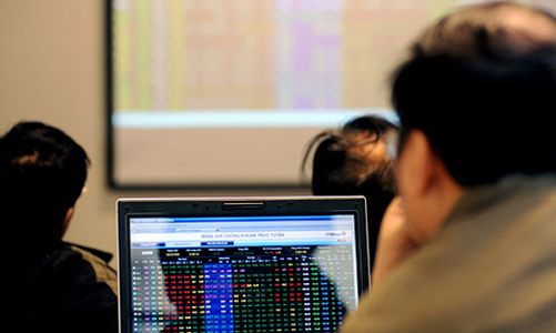 Chứng khoán ngóng lãi suất: Nghe lời nói, chờ hành động