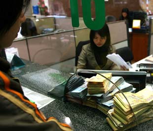 Mở rộng hỗ trợ lãi suất 4% cho các khoản vay trung và dài hạn