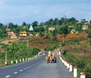 Mở hệ thống bán lẻ xăng dầu dọc đường Hồ Chí Minh