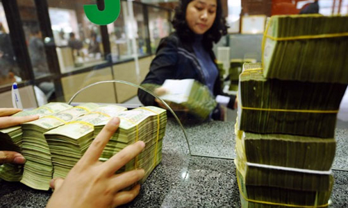 Một lượng tiền khá lớn chảy vào ngân hàng?