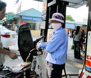 Vi phạm trong kinh doanh xăng dầu: Giảm lượng, tăng “chất”