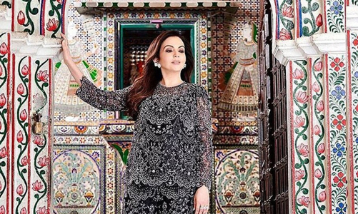 Cuộc sống xa hoa của phu nhân tỷ phú giàu nhất Ấn Độ