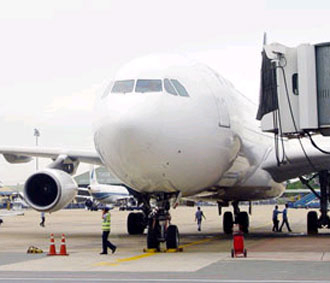 Mướn chuyên cơ... đi làm ăn